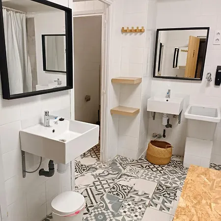 Hostel Nomada - Surf & Pilgrim House *