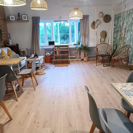 Nomada Hostel *