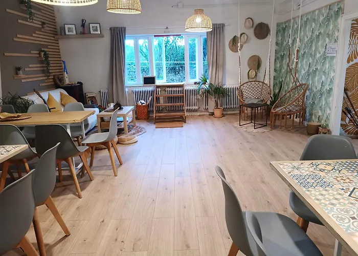 Nomada - Surf & Pilgrim House Vandrerhjem *